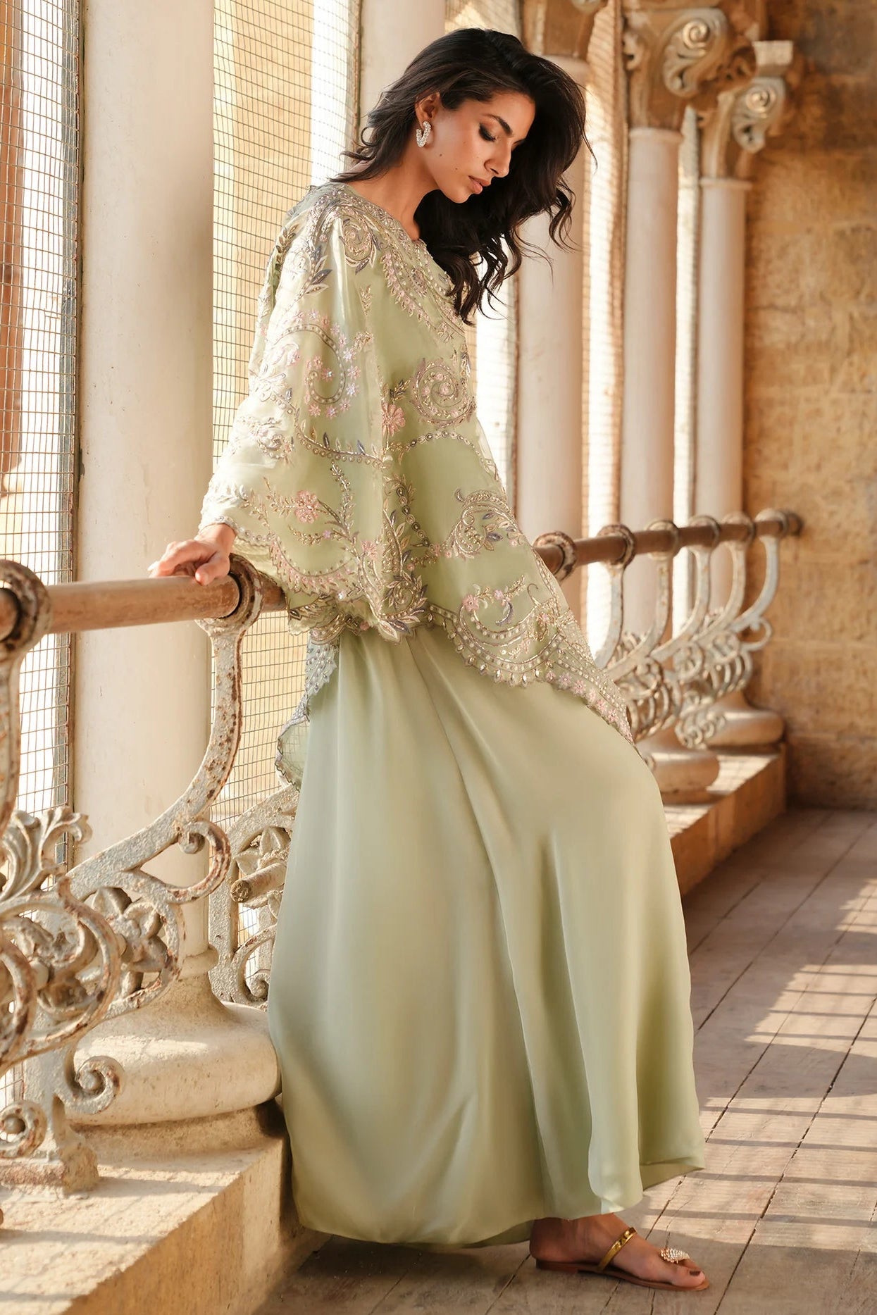 OFF SHOULDER