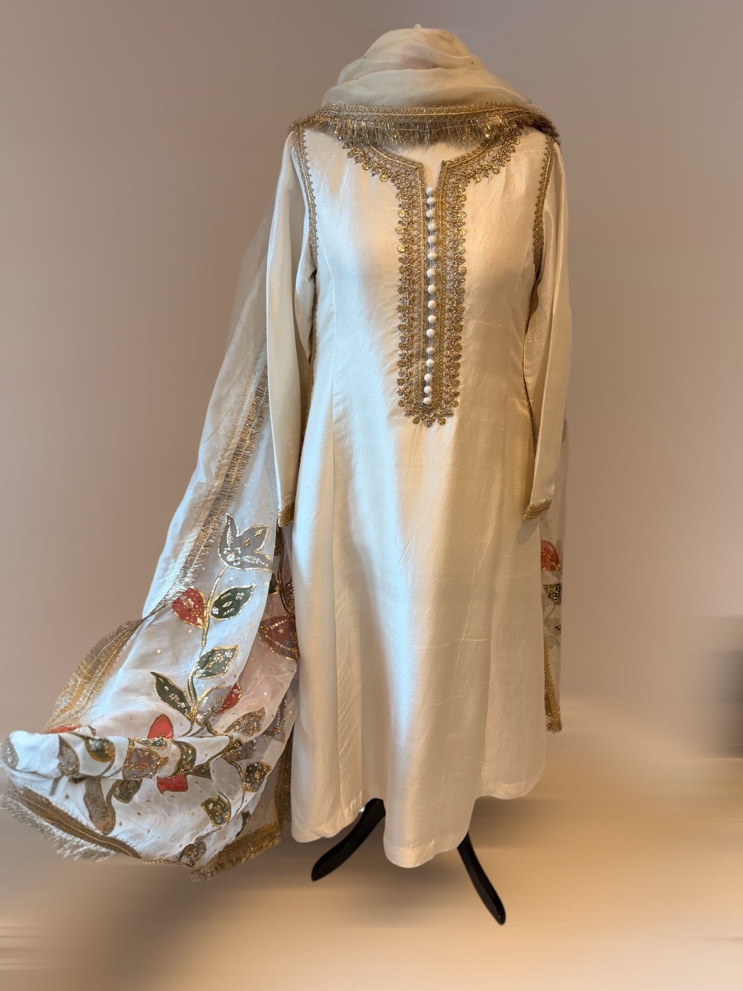 Hina rasim - Raw Silk Suit