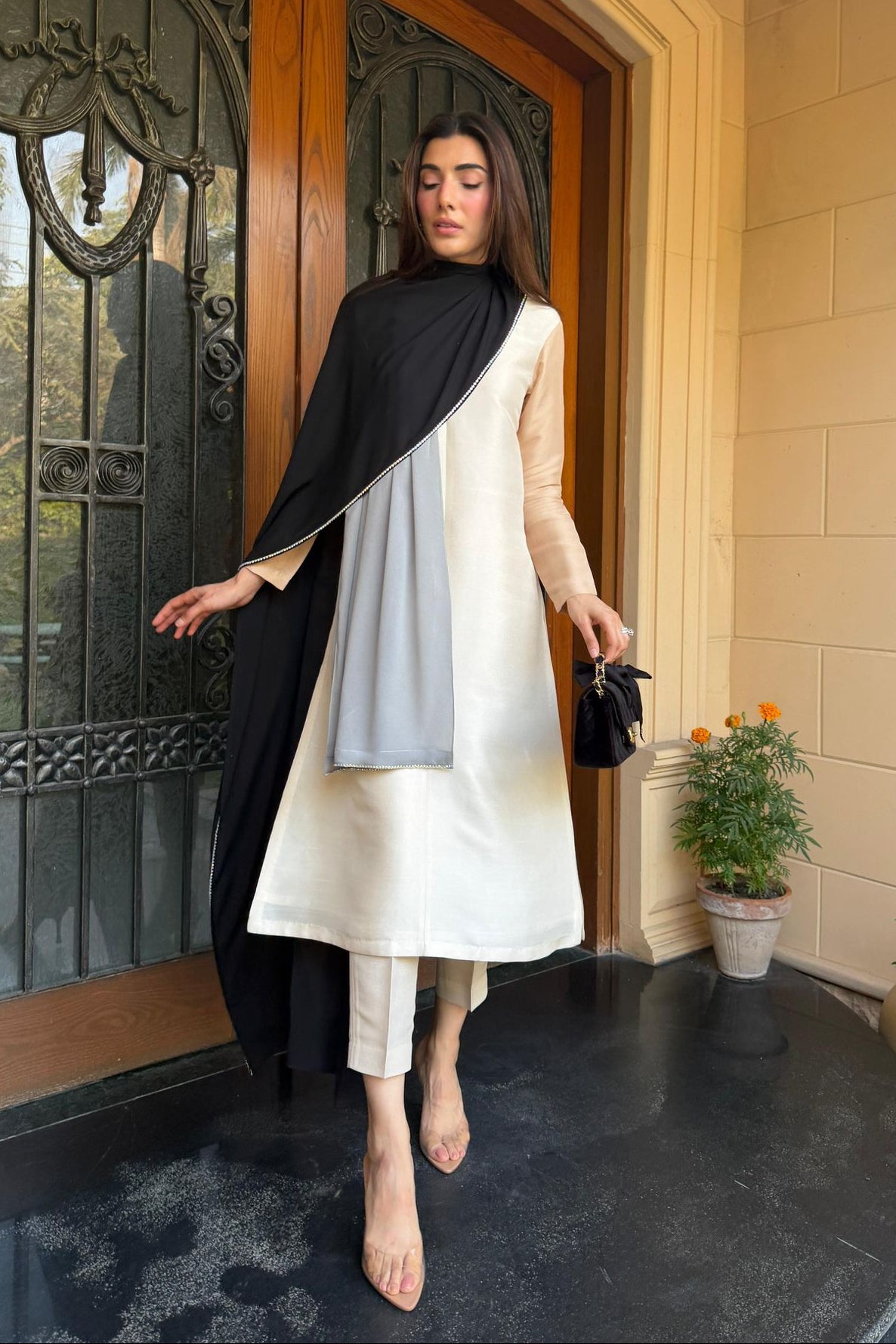 Zehra Saleem- Two-Way Drape Set