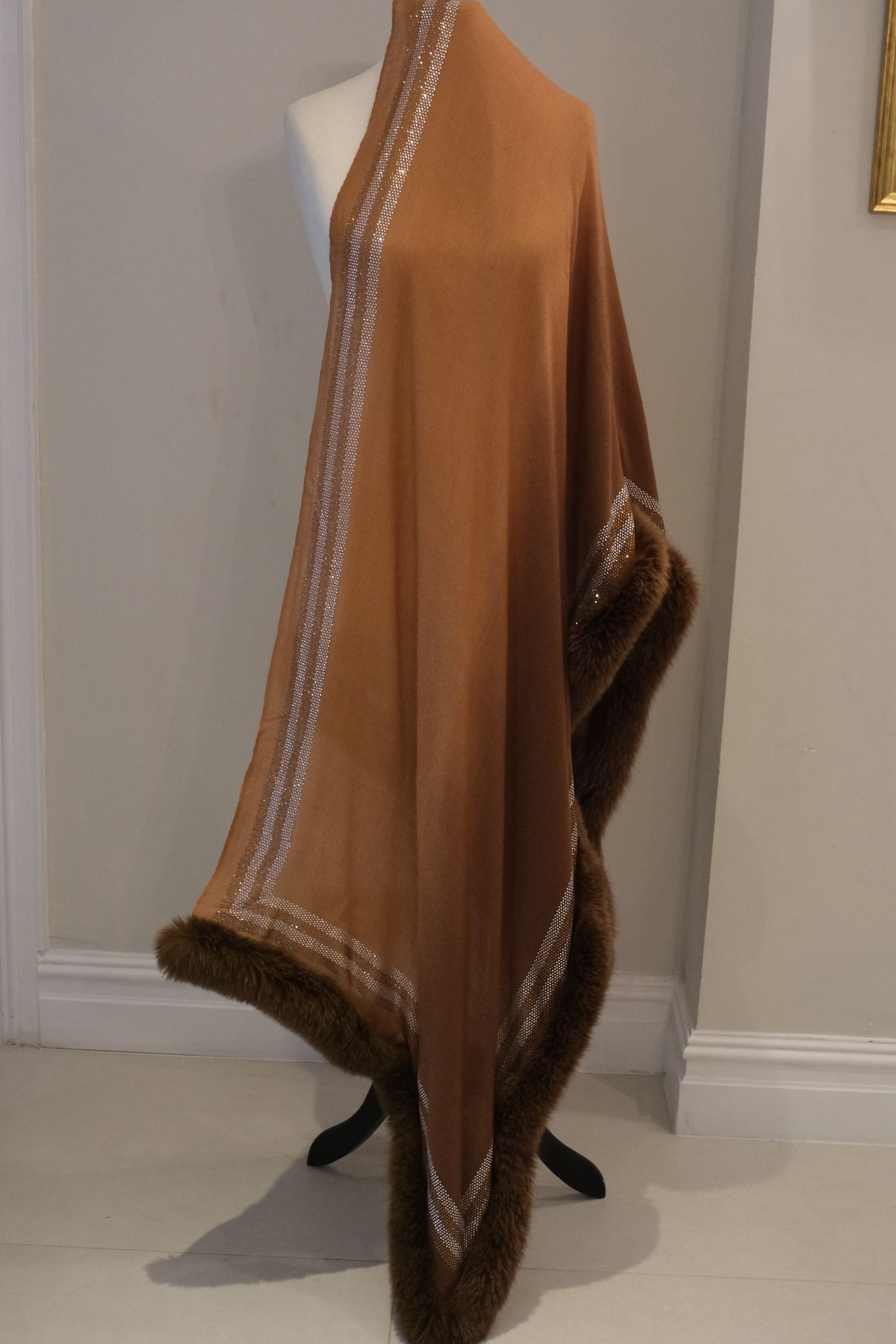 HR-Brown Faux Fur Shawl