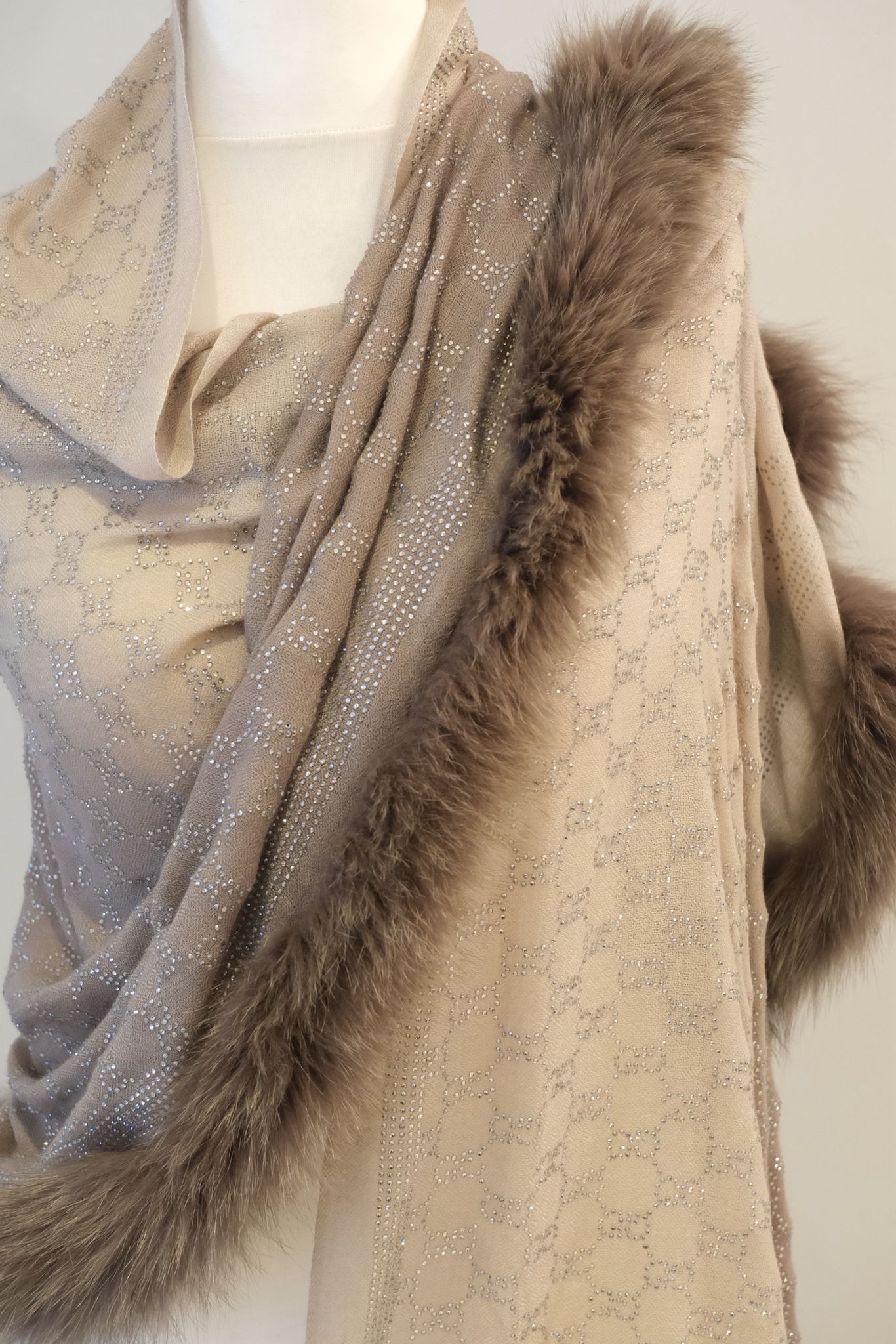 HR- Grey Ombre Faux Fur Shawl
