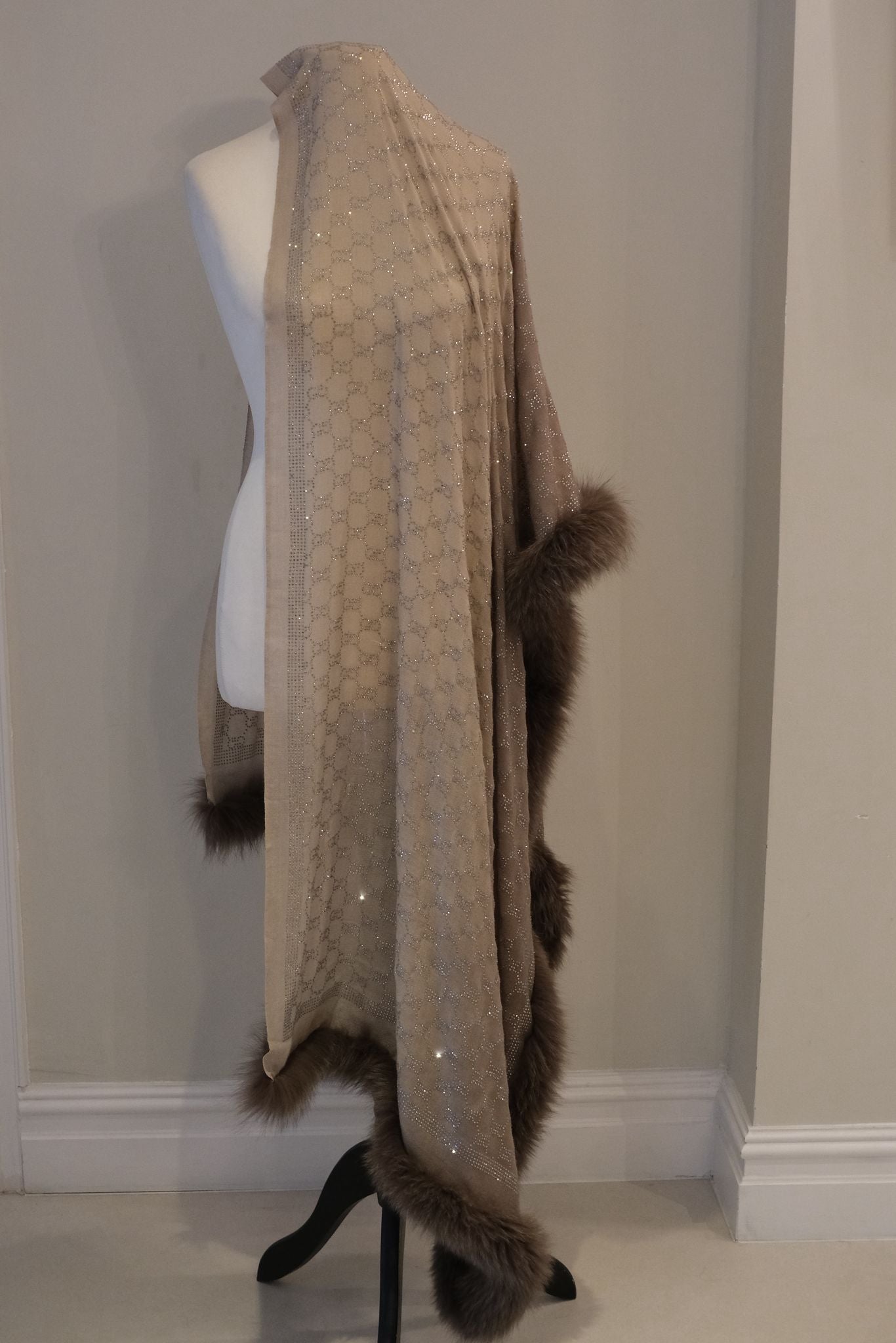 HR- Grey Ombre Faux Fur Shawl