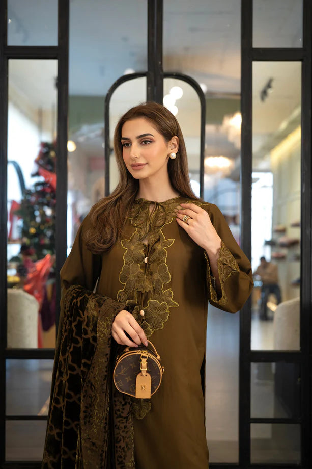 Olive Nocte | Sumaira Aurangzeb